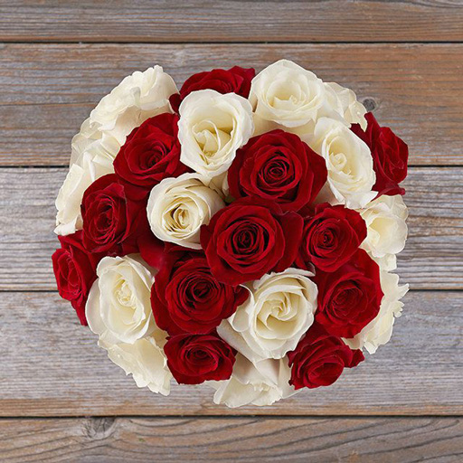 red and white roses bouquet