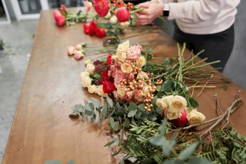 Handsome fresh bunch. Education, master class and floristry courses. Flowers delivery.